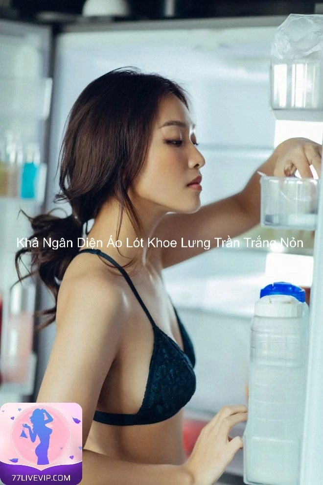 Khả Ngân Diện Áo Lót Khoe Lưng Trần Trắng Nỏn 8